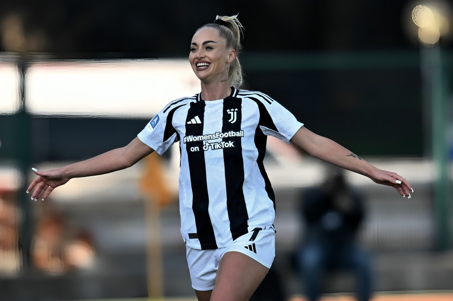 Nữ Cầu Thủ Bóng Đá Được Yêu Thích Nhất